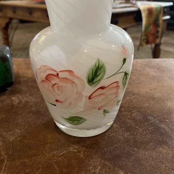 Vintage FENTON Handpainted Roses White Swirl Glass 6" Vase Blue Ruffled Top - Picture 7 of 7